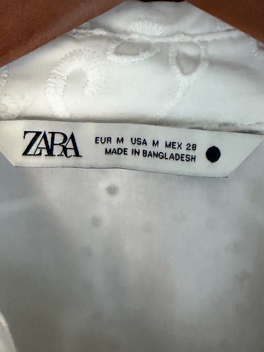 Zara cotton eyelet collared button down shirt in white. Size: Medium - Picture 7 of 11